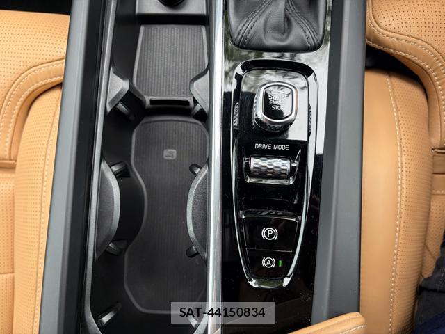 Volvo XC60 2019-08 8284072-2