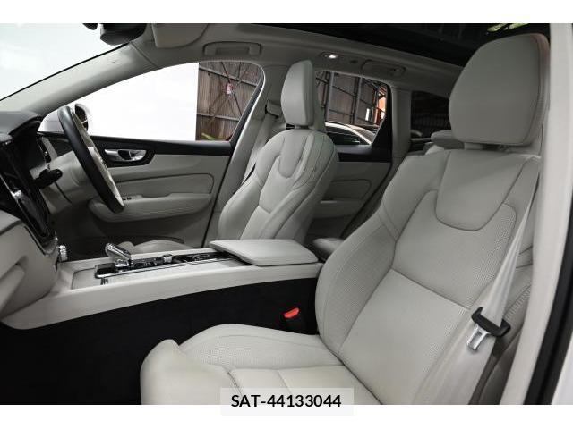 Volvo XC60 2022-11 8284232-14