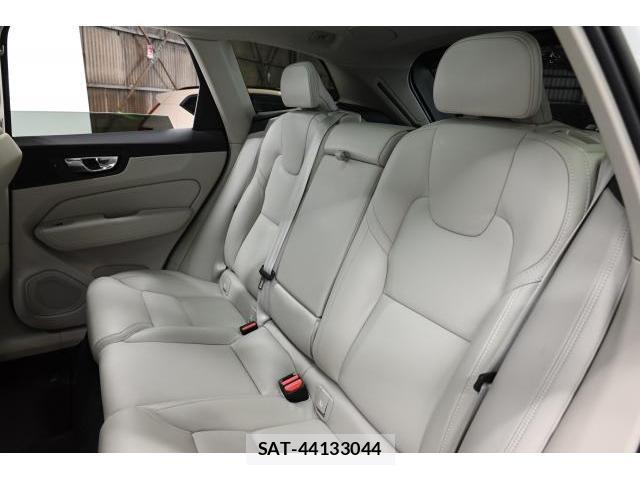 Volvo XC60 2022-11 8284232-15