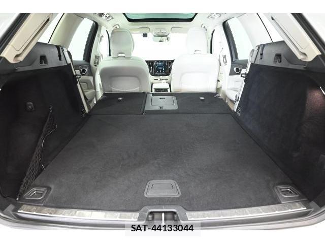 Volvo XC60 2022-11 8284232-16
