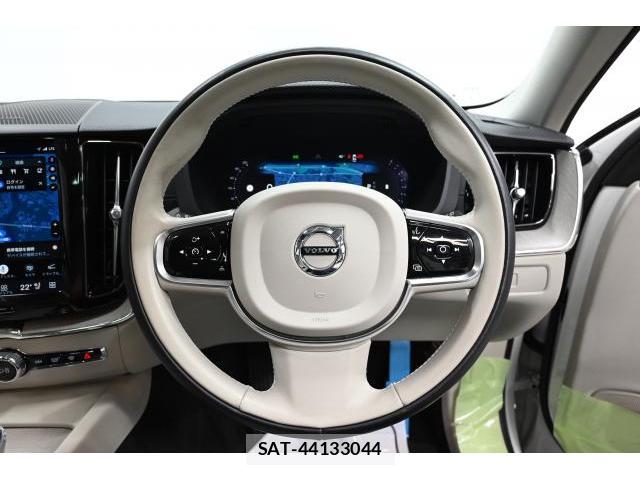 Volvo XC60 2022-11 8284232-3