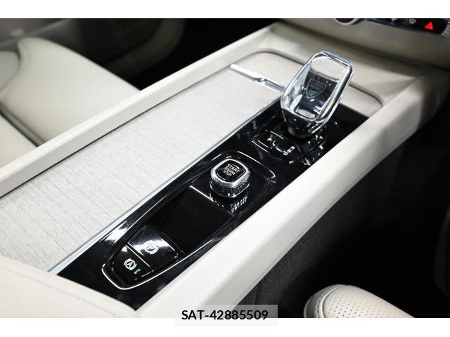 Volvo XC60 2023-05 8284233-10