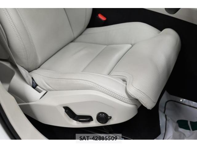 Volvo XC60 2023-05 8284233-12