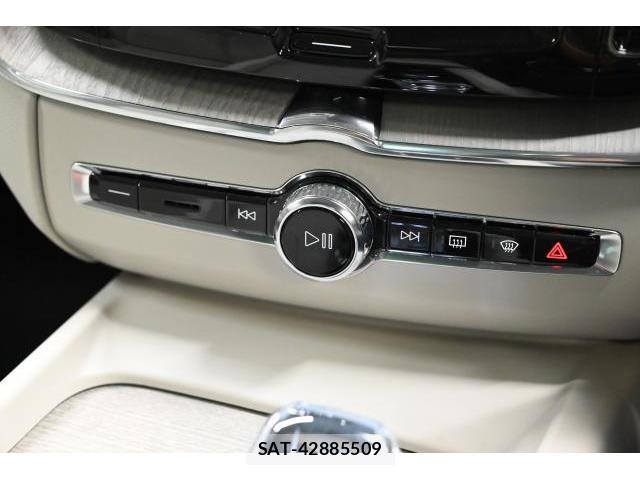Volvo XC60 2023-05 8284233-9
