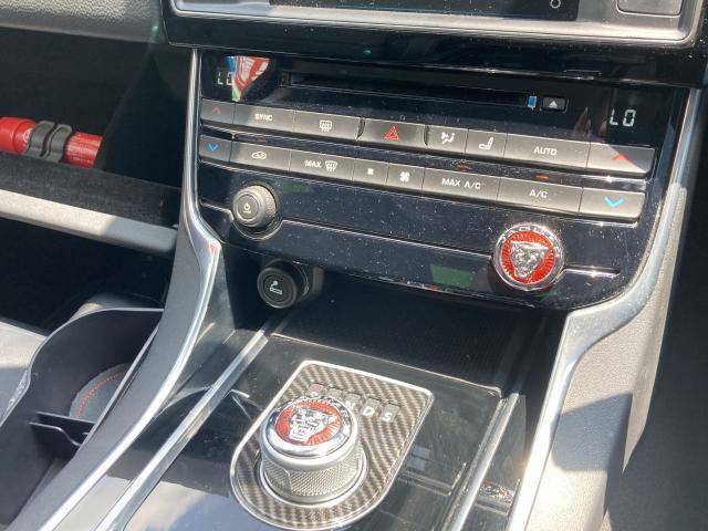 Jaguar XE 2015-08 8277336-9