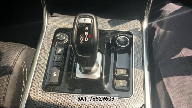 Jaguar XE 2019-09 8282105-14