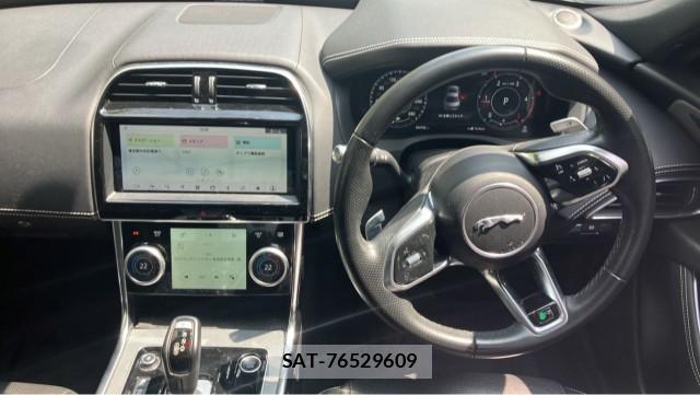 Jaguar XE 2019-09 8282105-16