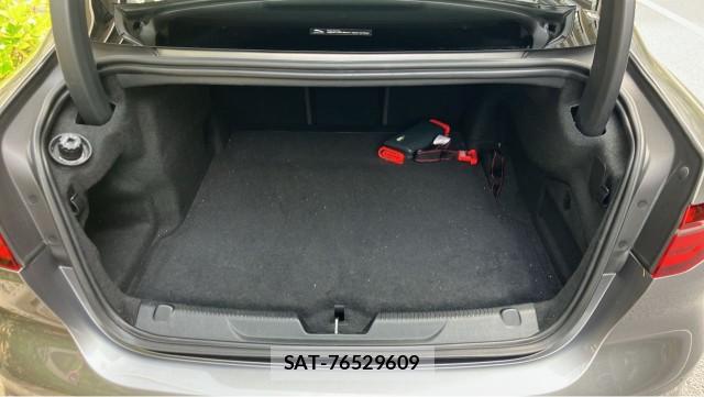 Jaguar XE 2019-09 8282105-17