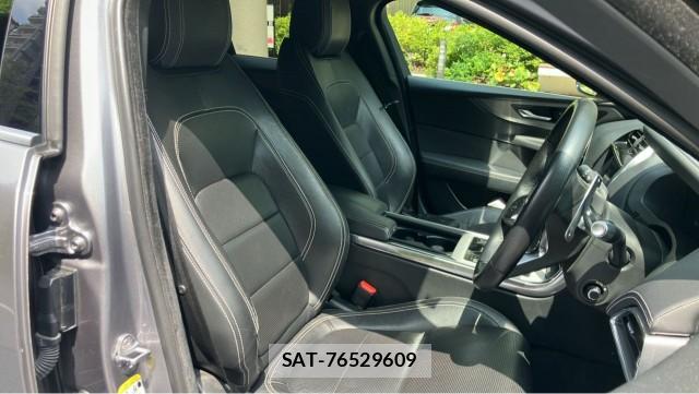 Jaguar XE 2019-09 8282105-5