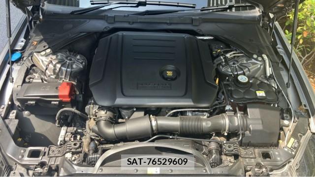 Jaguar XE 2019-09 8282105-7