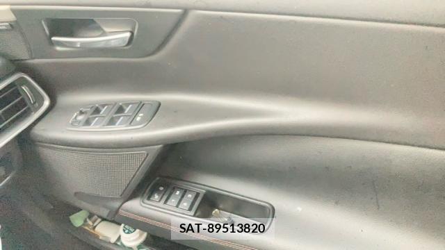 Jaguar XE 2015-08 8284830-11