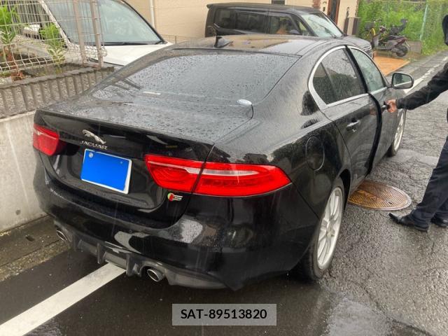 Jaguar XE 2015-08 8284830-12