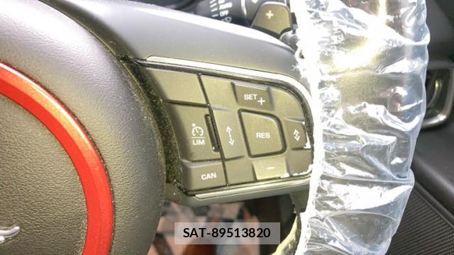 Jaguar XE 2015-08 8284830-16