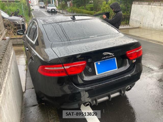 Jaguar XE 2015-08 8284830-3