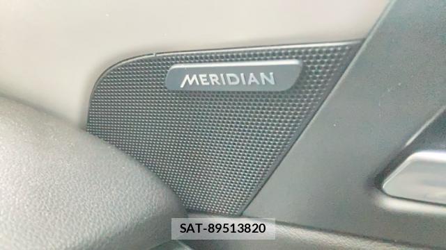 Jaguar XE 2015-08 8284830-9