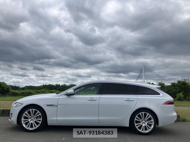 Jaguar XF 2018-10 8285508-1