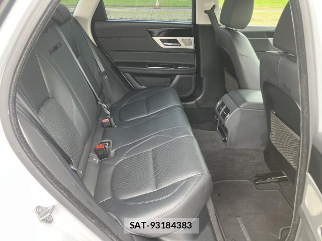 Jaguar XF 2018-10 8285508-13