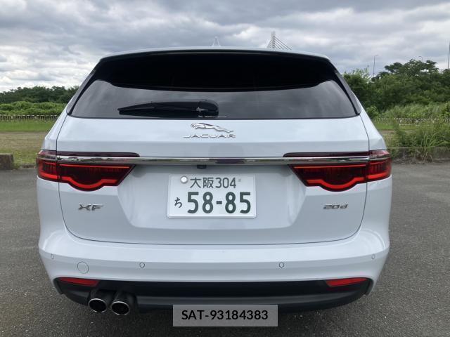 Jaguar XF 2018-10 8285508-4