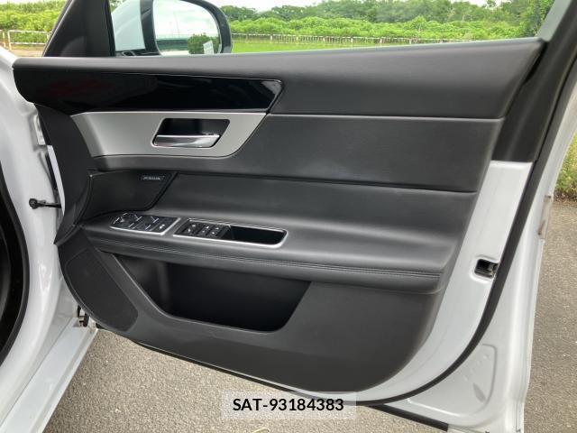 Jaguar XF 2018-10 8285508-7