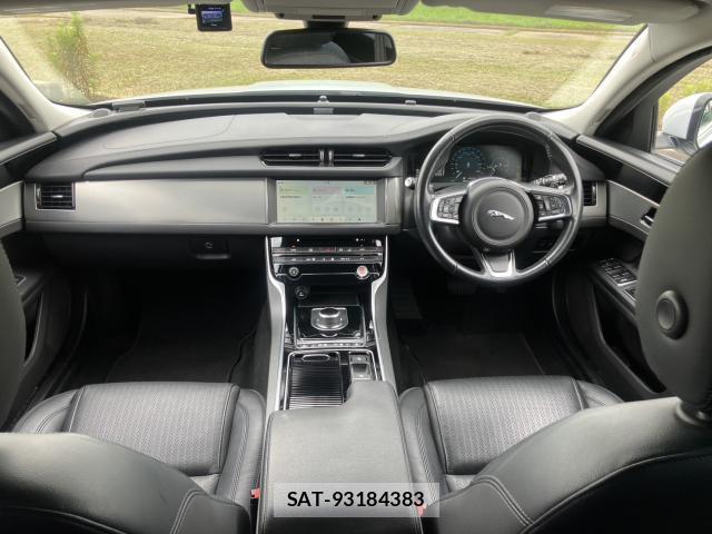 Jaguar XF 2018-10 8285508-8