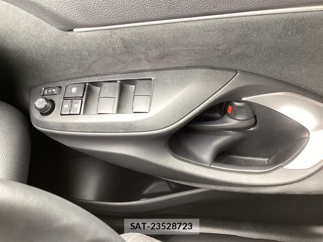 Toyota YARIS CROSS 2023-10 8277297-10