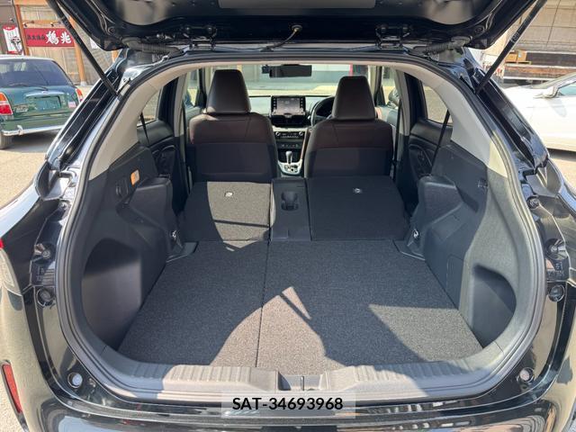 Toyota YARIS CROSS 2020-11 8277726-19