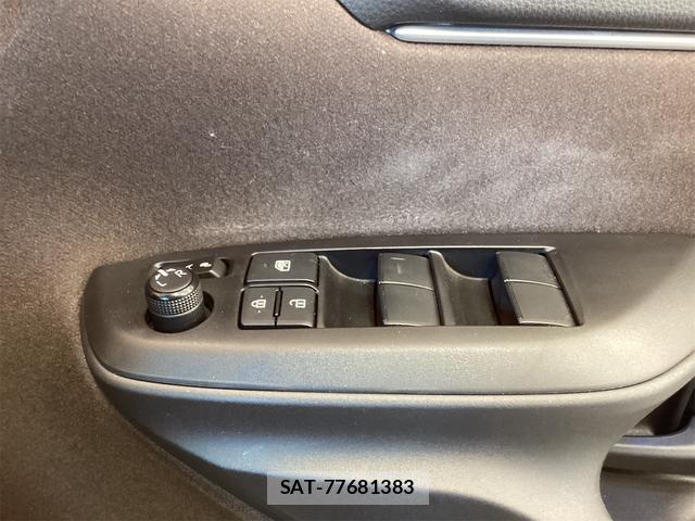 Toyota YARIS CROSS 2021-11 8277964-19