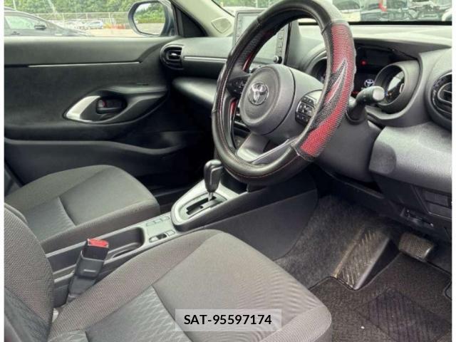 Toyota YARIS CROSS 2022-10 8278620-2