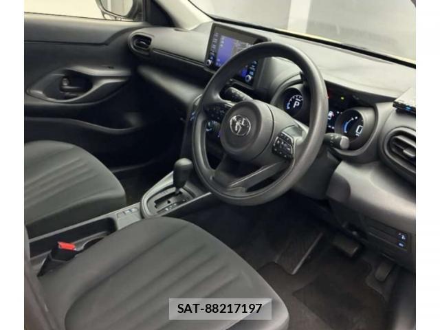 Toyota YARIS CROSS 2023-07 8278621-2