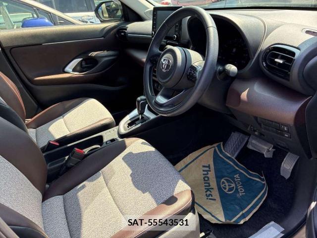 Toyota YARIS CROSS 2021-04 8278978-6