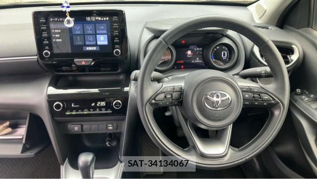 Toyota YARIS CROSS 2021-07 8280459-16