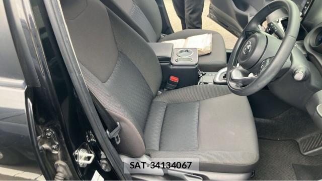 Toyota YARIS CROSS 2021-07 8280459-5