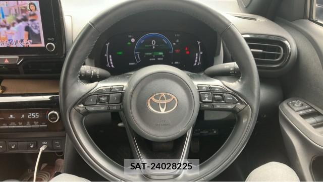 Toyota YARIS CROSS 2024-06 8281598-16