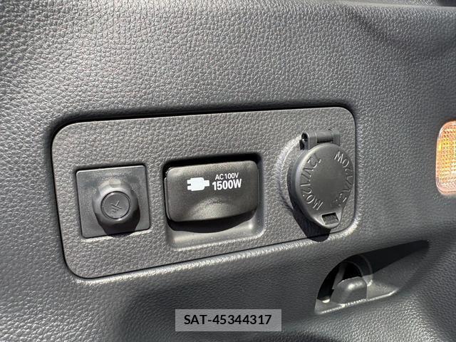 Toyota YARIS CROSS 2024-09 8283569-12