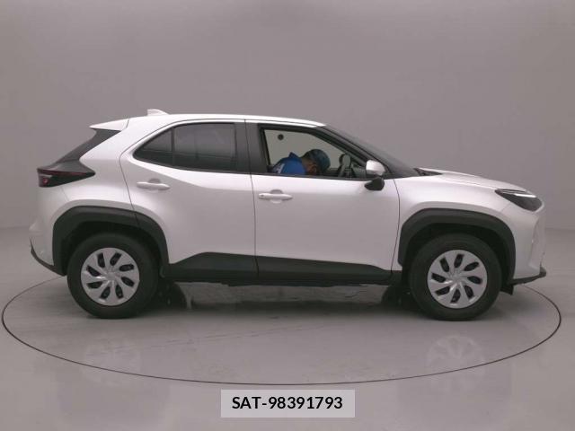 Toyota YARIS CROSS 2025-12 8284386-12
