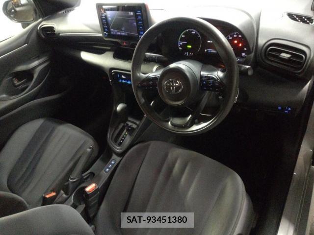 Toyota YARIS 2021-07 8277453-2