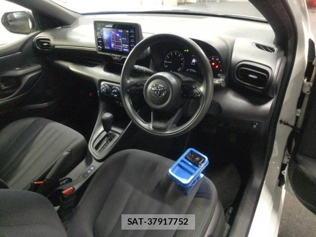 Toyota YARIS 2021-07 8277468-2