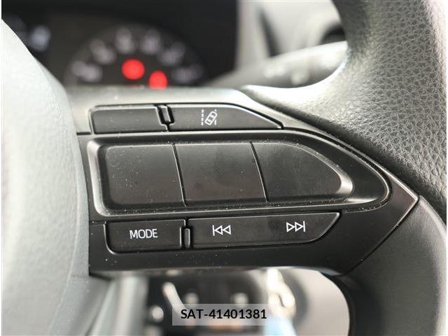 Toyota YARIS 2021-05 8279101-14