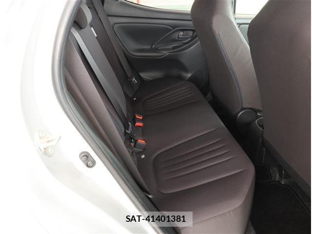Toyota YARIS 2021-05 8279101-17