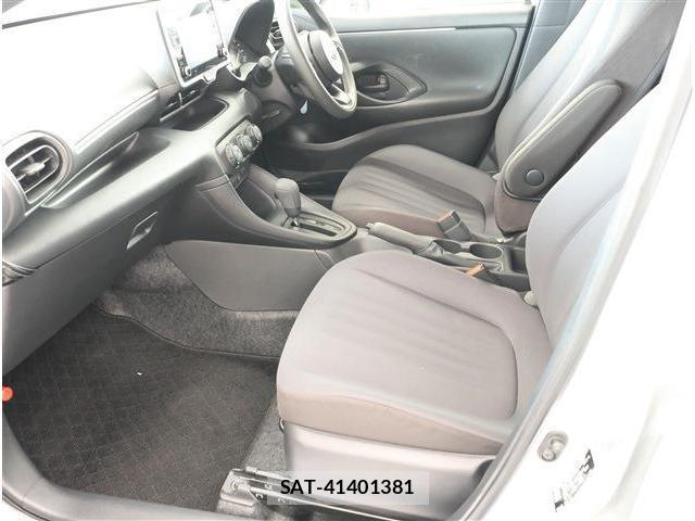 Toyota YARIS 2021-05 8279101-18