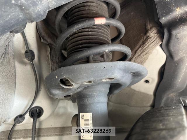 Toyota YARIS 2021-08 8279614-19