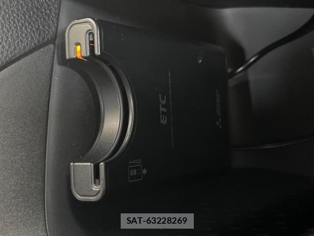 Toyota YARIS 2021-08 8279614-4