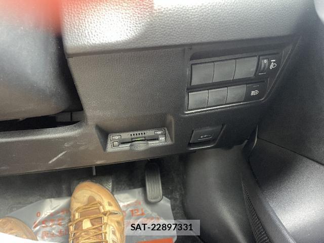Toyota YARIS 2023-04 8280328-13