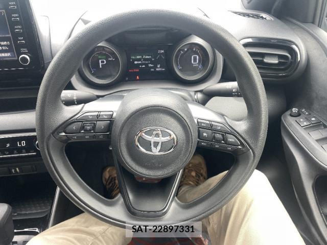 Toyota YARIS 2023-04 8280328-15