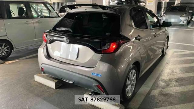 Toyota YARIS 2020-05 8281127-12