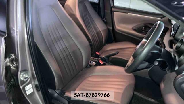 Toyota YARIS 2020-05 8281127-5