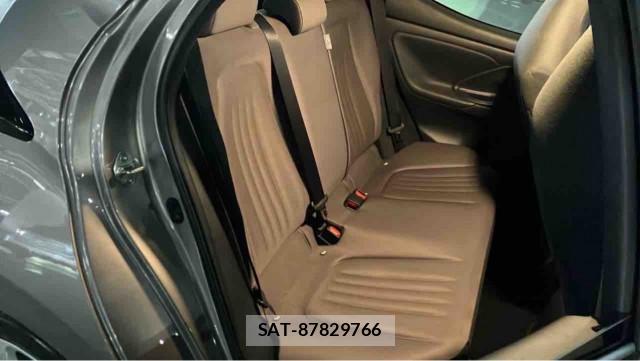 Toyota YARIS 2020-05 8281127-6