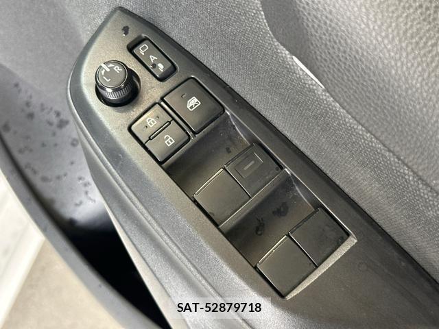 Toyota YARIS 2021-07 8281199-18