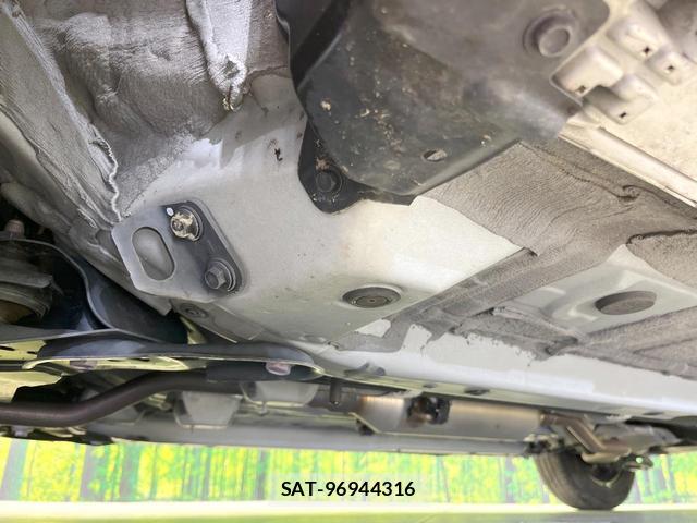 Toyota YARIS 2023-07 8282624-17