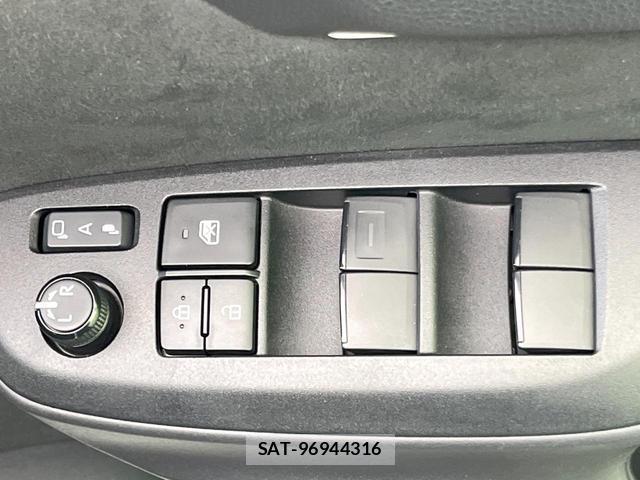 Toyota YARIS 2023-07 8282624-19